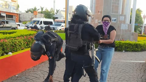 Detenidas 6 Personas Durante Manifestación por Violencia de Género en Poza Rica