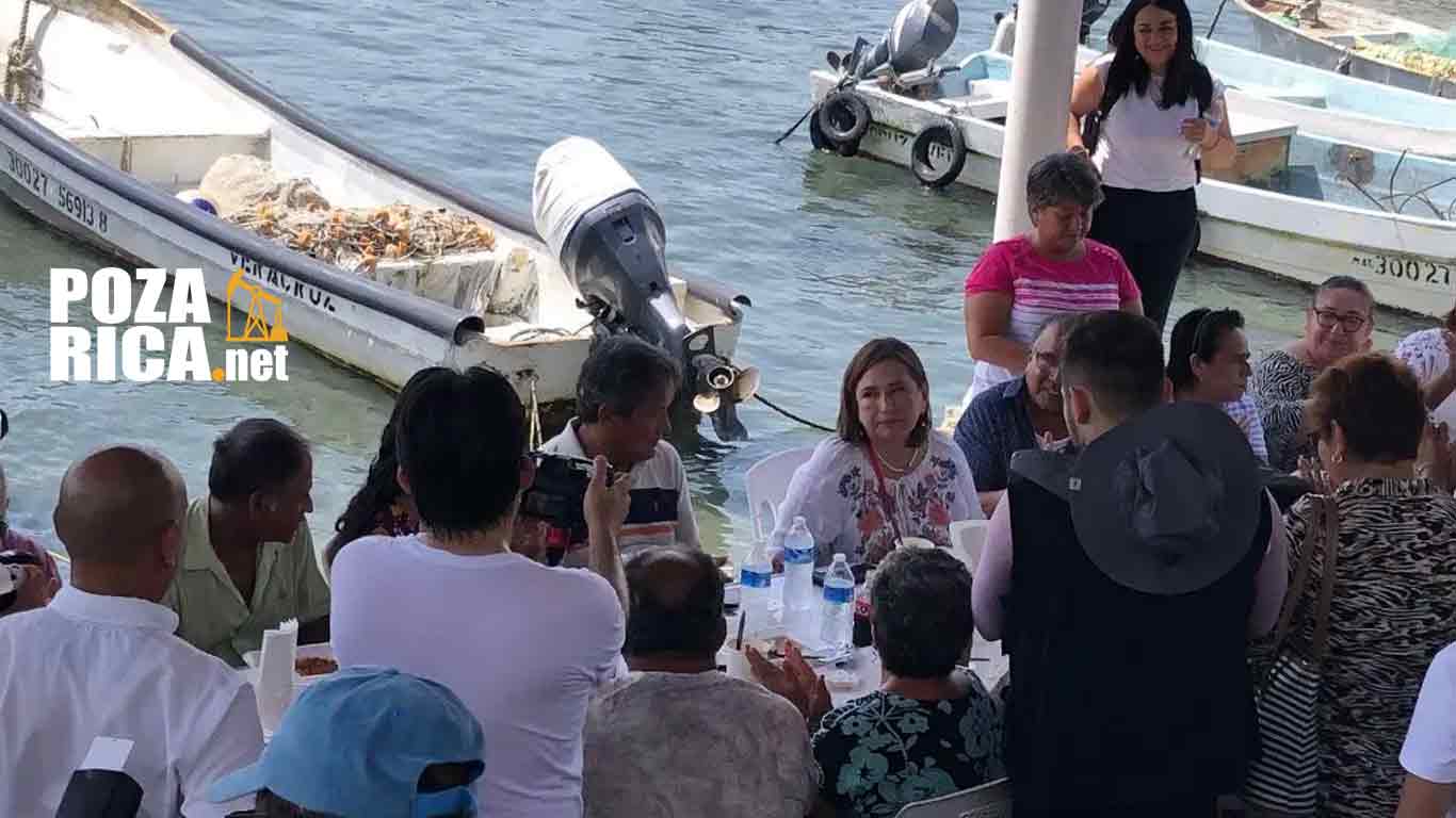 Xóchitl Gálvez se reúne con pescadores en Veracruz