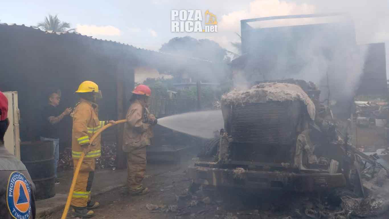 Chatarrera en Tihuatlán es incendiada por sujetos armados