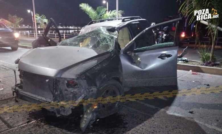 Choque al amanecer deja heridos y destroza luminarias en el bulevar Demetrio Ruiz Malerva