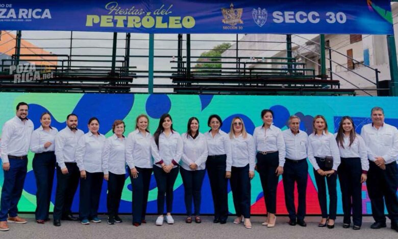 POZA RICA CELEBRA EL DESFILE MATUTINO  CON ÉXITO