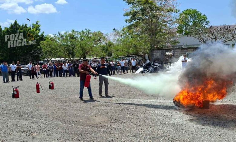 Protección Civil capacita en uso de extintores en hospital