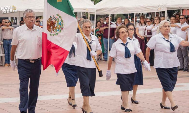 Gobierno de Poza Rica reconoce a personas adultas mayores en acto cívico por su Mes