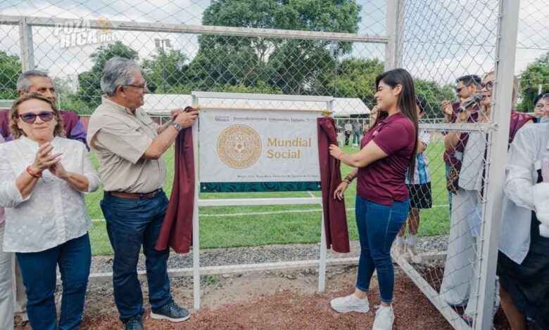 Gobierno de Poza Rica entrega dos canchas de Fútbol 5