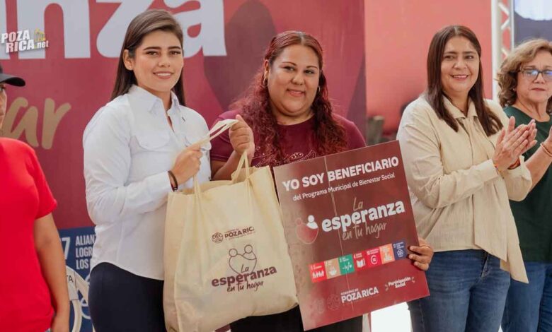 Poza Rica entrega 2,500 apoyos alimentarios y 10,000 láminas a familias