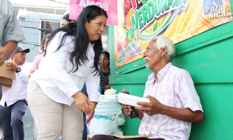 DIF Poza Rica reparte 500 platillos a adultos mayores con el programa "Sazón y Corazón"