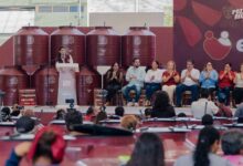 Gobierno de Poza Rica entrega tinacos a familias con el programa "Esperanza en tu Hogar"
