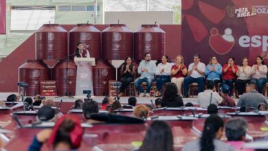 Gobierno de Poza Rica entrega tinacos a familias con el programa "Esperanza en tu Hogar"