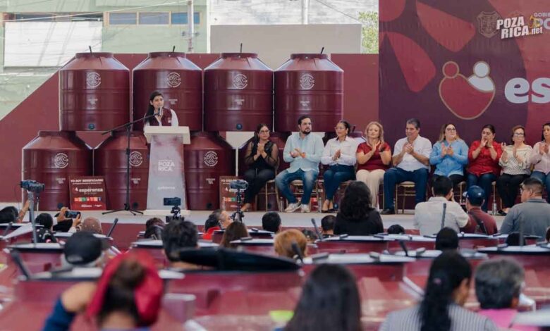 Gobierno de Poza Rica entrega tinacos a familias con el programa "Esperanza en tu Hogar"