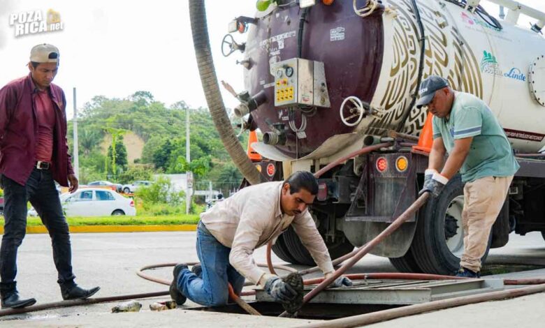 SIGUE LA ATENCIÓN A LA RED DE DRENAJE EN POZA RICA